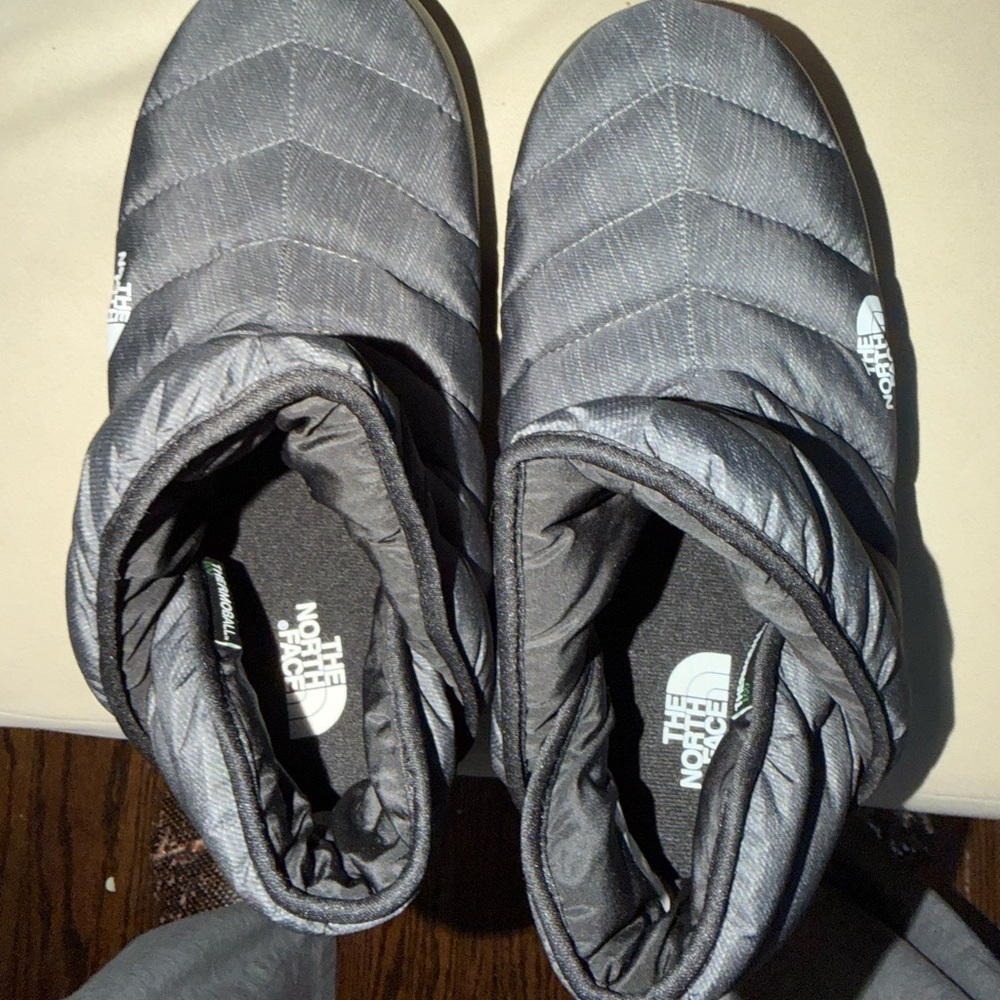 The North Face Men's Black Thermoball Quilted Boots - Picture 2 of 4